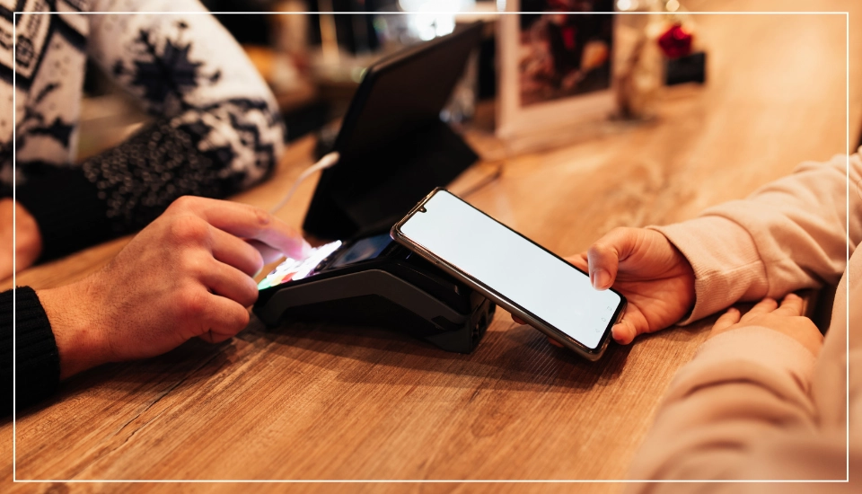 飲食店におけるDXとは「見えないスタッフ」を雇うこと